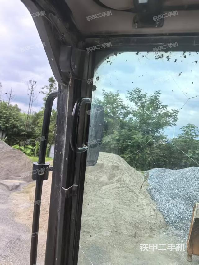 左后方玻璃角标（驾驶室部分）