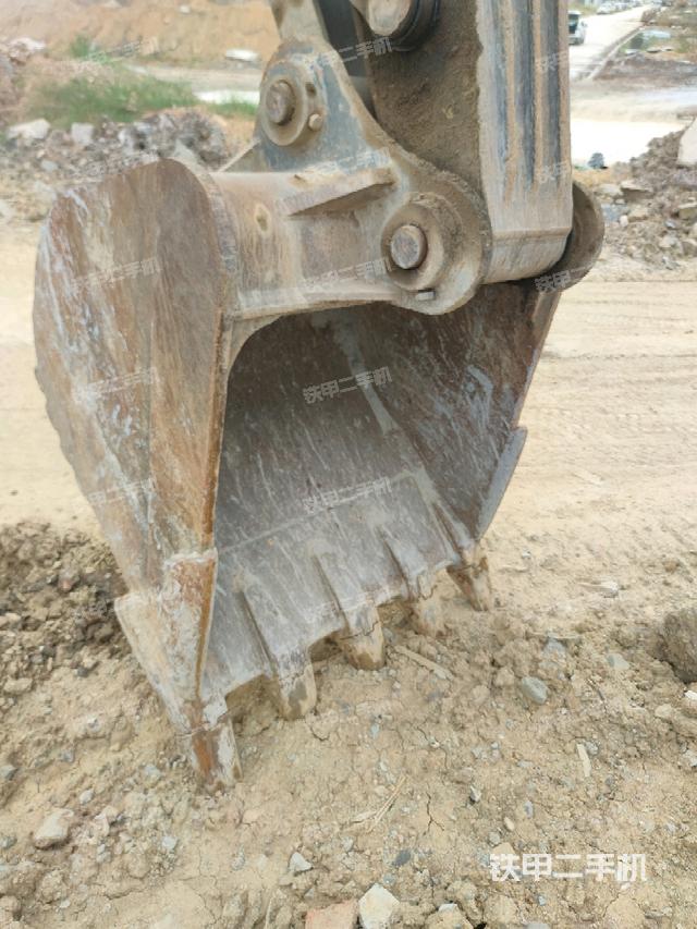 铲斗右后整体(工作和回转装置) 铲斗右后整体(工作和回转装置)