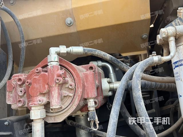 液壓泵艙室正面整體(整機(jī)外觀) 液壓泵艙室正面整體(整機(jī)外觀)