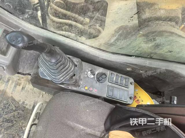 后窗玻璃角标（驾驶室部分）