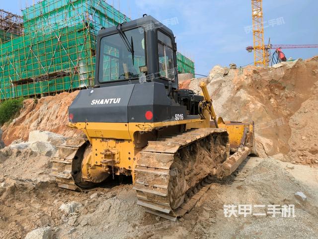 设备正后全景（推土机整车外观）