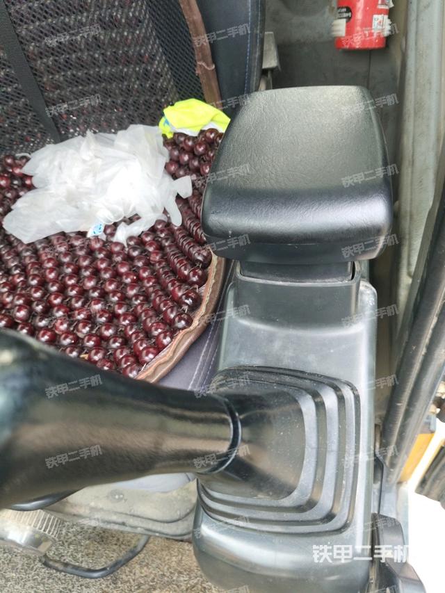 座椅左侧控制台/音响/含左手柄（驾驶室部分）