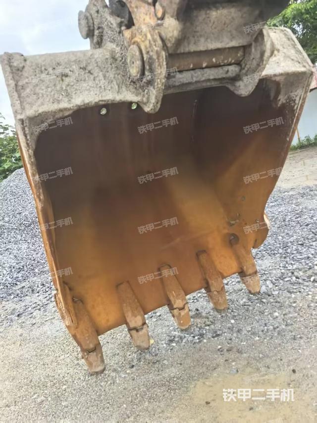 小臂整体左后（工作和回转装置）