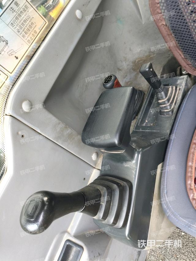 座椅右侧控制台/钥匙门/油门/含右手柄（驾驶室部分）