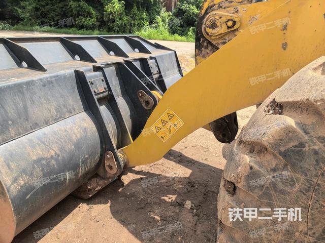 鏟斗油缸側(cè)面(工作裝置) 鏟斗油缸側(cè)面(工作裝置)