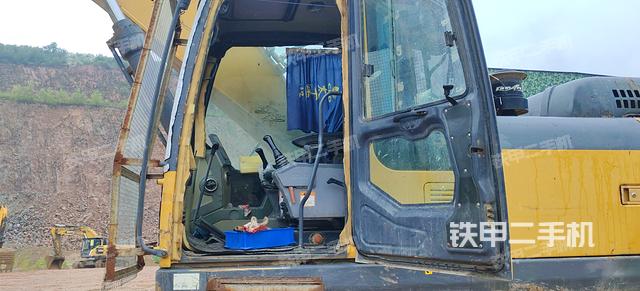 驾驶室整体（整机外观）