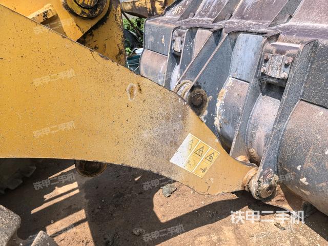 鏟斗油缸側(cè)面（工作裝置）