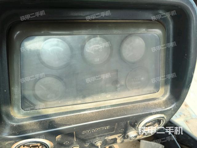 仪表盘全景（推土机驾驶室）