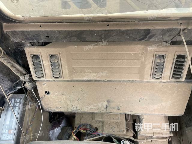 后窗玻璃角标（驾驶室部分）