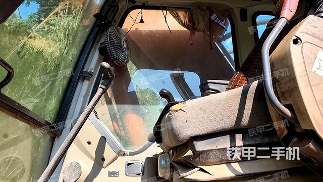 座椅左侧控制台/音响/含左手柄（驾驶室部分）