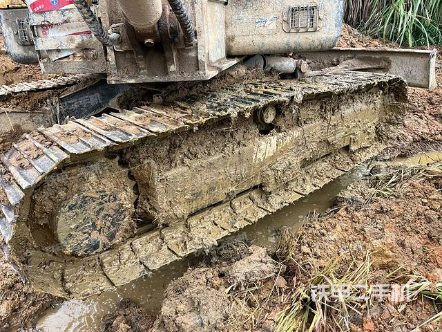 单侧履带整体(整机外观) 单侧履带整体(整机外观)