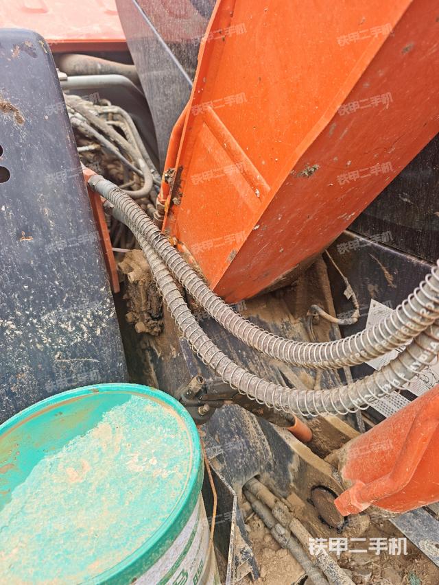 大臂根部?斜（工作和回轉(zhuǎn)裝置）