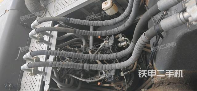 回轉(zhuǎn)馬達和主控閥（整機外觀）