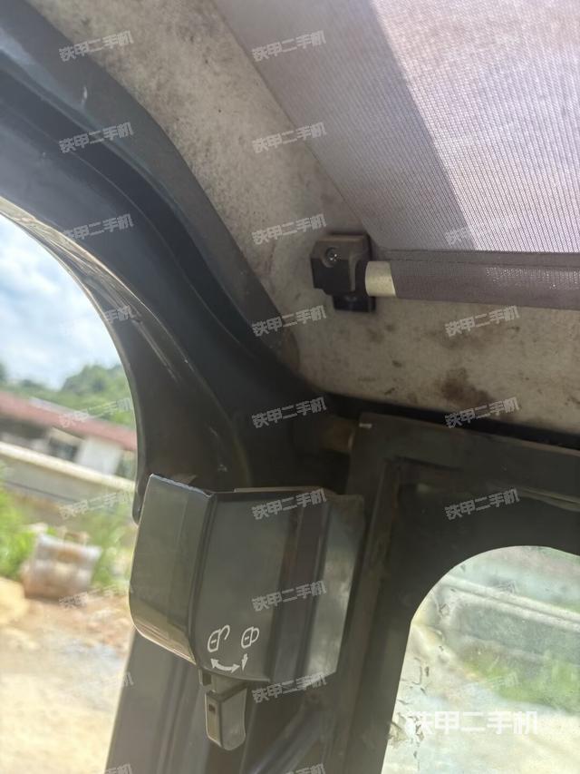 座椅左側控制臺/音響/含左手柄(駕駛室部分) 座椅左側控制臺/音響/含左手柄(駕駛室部分)