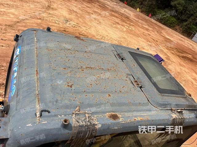 驾驶室顶部(整机外观) 驾驶室顶部(整机外观)