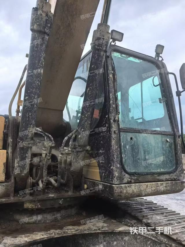 转盘和下车架正前（工作和回转装置）