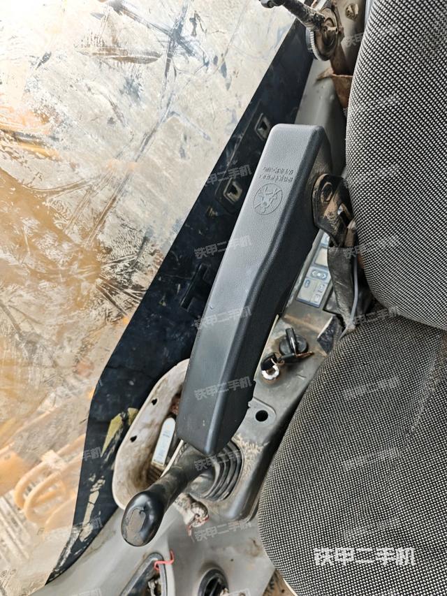 后窗玻璃角标(驾驶室部分) 后窗玻璃角标(驾驶室部分)