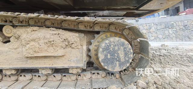 单侧履带整体(整机外观) 单侧履带整体(整机外观)