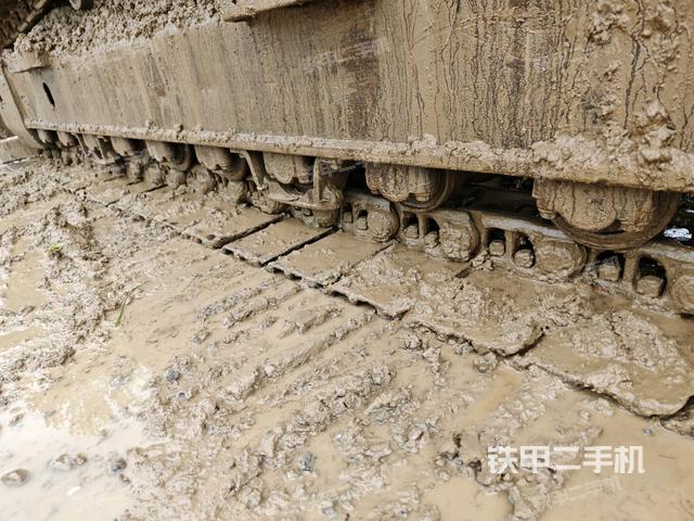 右侧履带整体(行走机构) 右侧履带整体(行走机构)