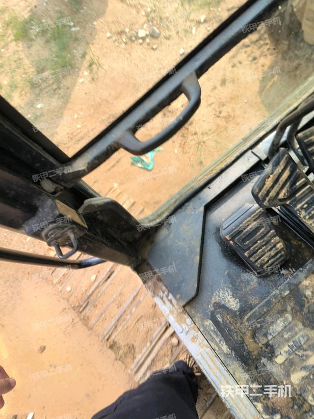 座椅后部(驾驶室部分) 座椅后部(驾驶室部分)