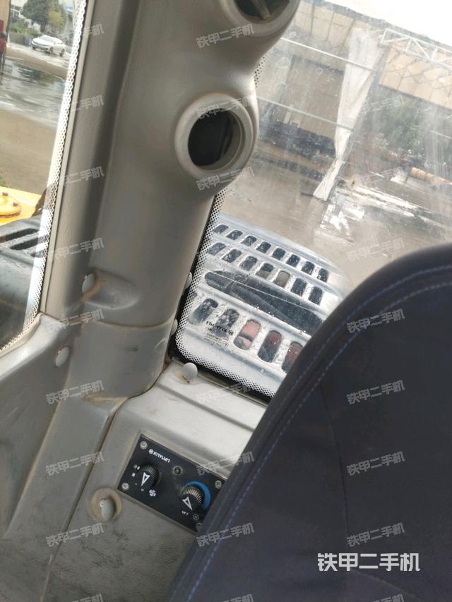 后窗玻璃角标（驾驶室部分）