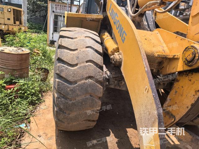 右后輪（行走機(jī)構(gòu)）