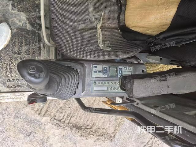 座椅右侧控制台/钥匙门/油门/含右手柄（驾驶室部分）