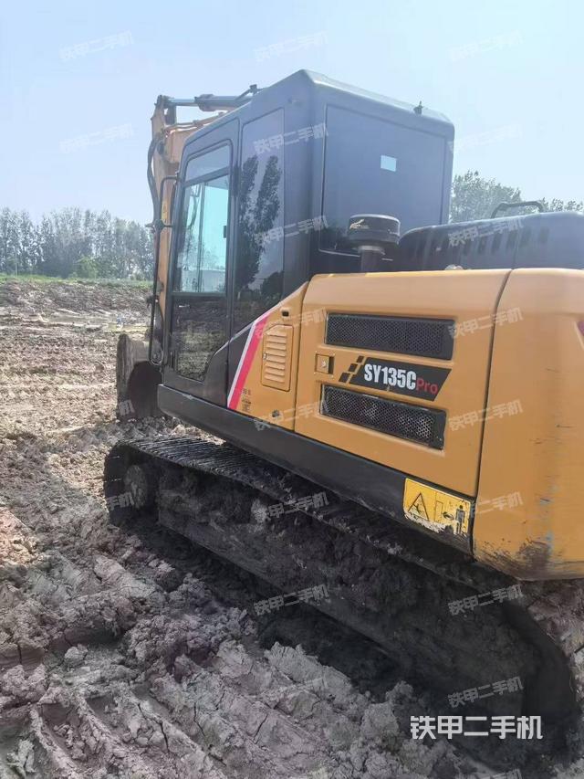 驾驶室整体(整机外观) 驾驶室整体(整机外观)