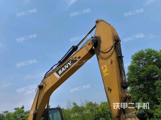 大臂背部俯视(工作和回转装置) 大臂背部俯视(工作和回转装置)