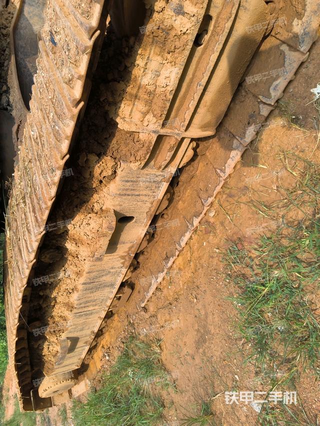 左导向轮(行走机构) 左导向轮(行走机构)