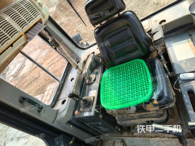 驾驶室内部顶部（推土机驾驶室）