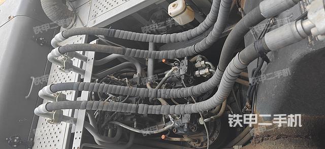 回转马达和主控阀（整机外观）