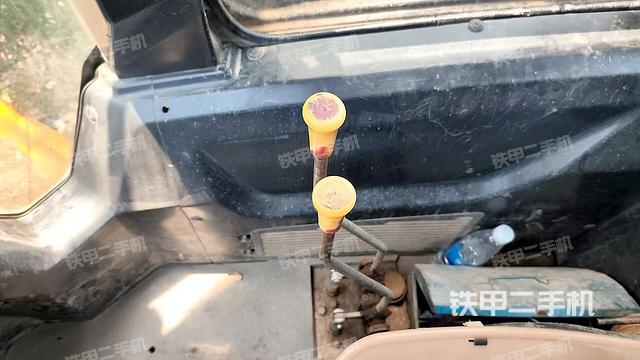 頂棚整體  內(nèi)(駕駛室部分) 頂棚整體  內(nèi)(駕駛室部分)