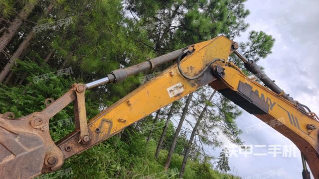 小臂整体左后(工作和回转装置) 小臂整体左后(工作和回转装置)