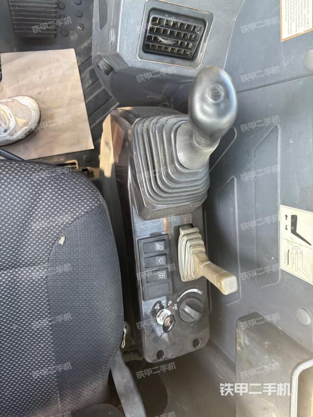 后窗玻璃角标(驾驶室部分) 后窗玻璃角标(驾驶室部分)