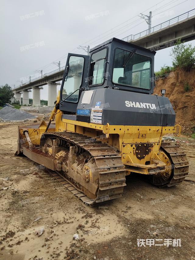 整机右侧（设备外观及核心部件）