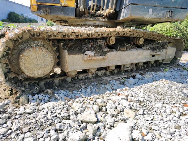 左侧履带整体 (行走机构) 左侧履带整体 (行走机构)