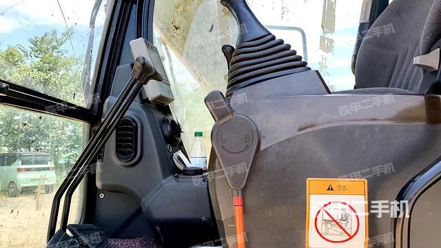 座椅左侧控制台/音响/含左手柄（驾驶室部分）