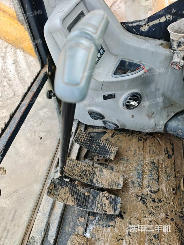 座椅后部(驾驶室部分) 座椅后部(驾驶室部分)