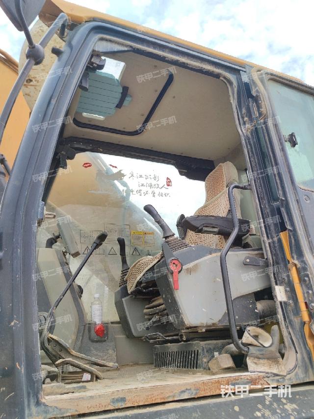 顶棚整体(驾驶室部分) 顶棚整体(驾驶室部分)