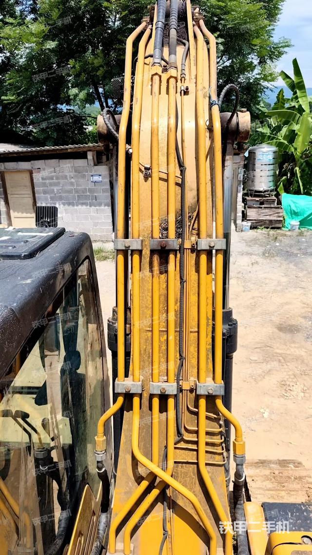 铲斗右后整体（工作和回转装置）