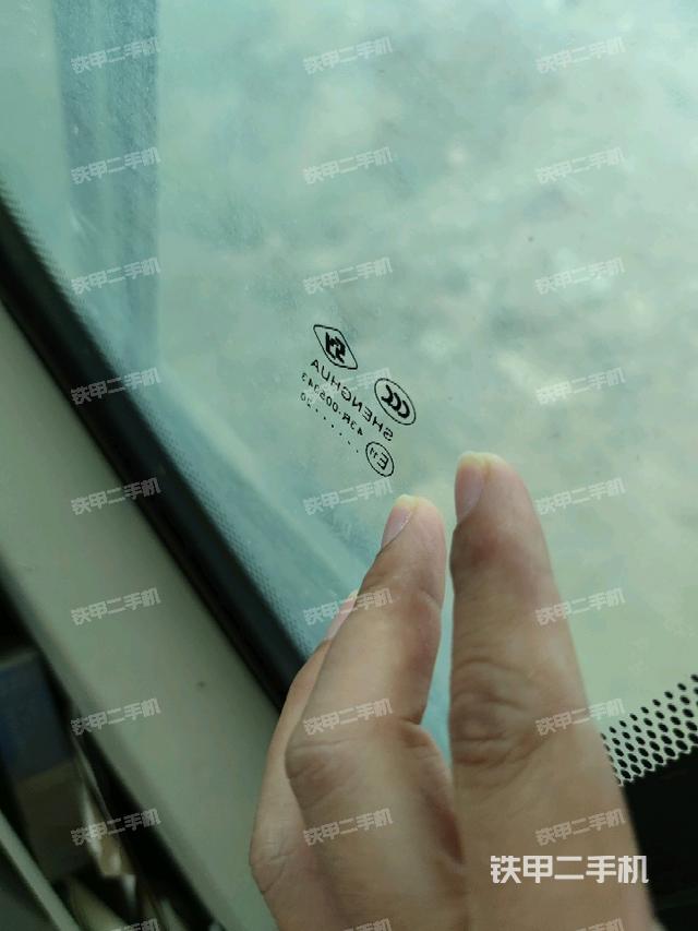 左后方玻璃角标(驾驶室部分) 左后方玻璃角标(驾驶室部分)