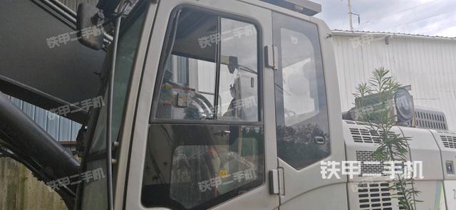 駕駛室整體（整機外觀）