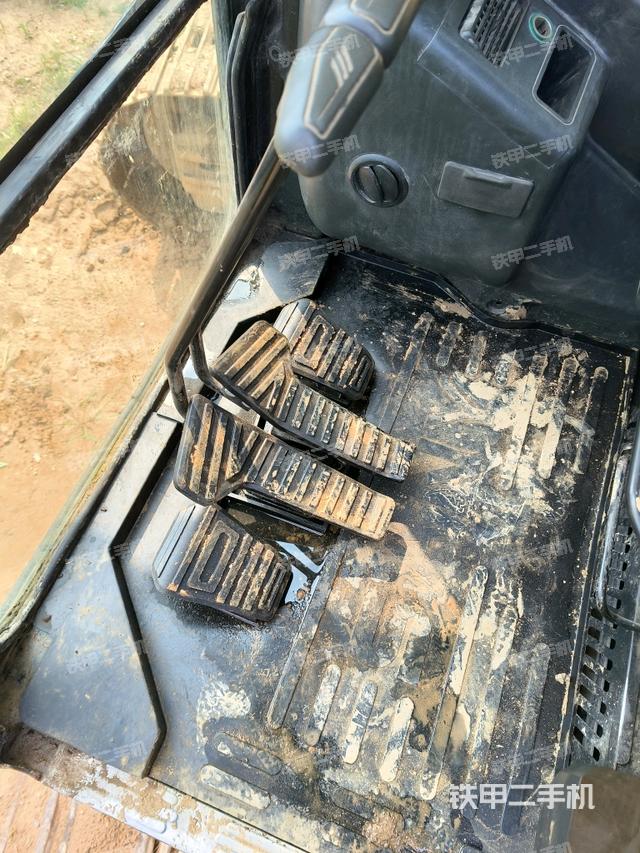 右侧玻璃角标(驾驶室部分) 右侧玻璃角标(驾驶室部分)