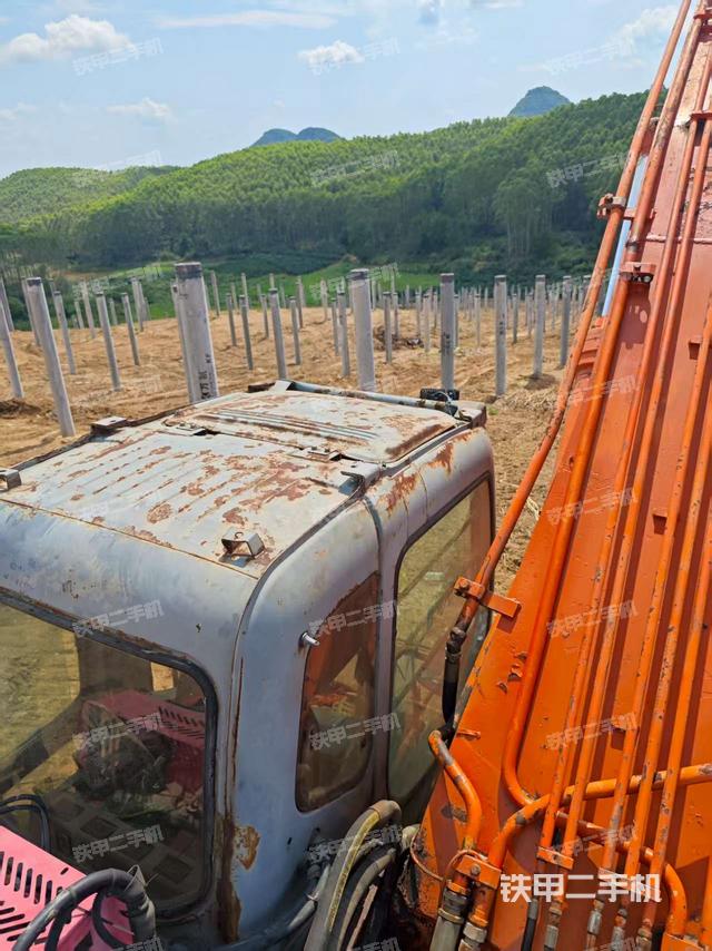 驾驶室顶部（整机外观）