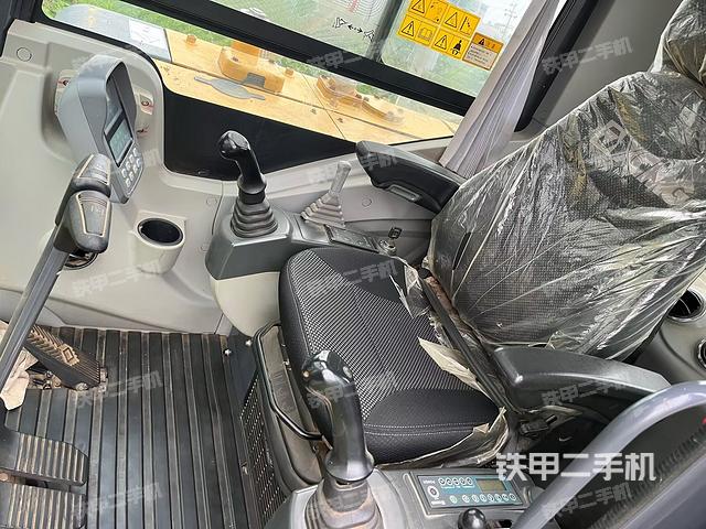 驾驶室整体（整机外观）