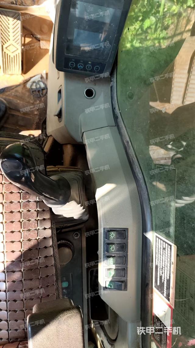 后窗玻璃角标（驾驶室部分）