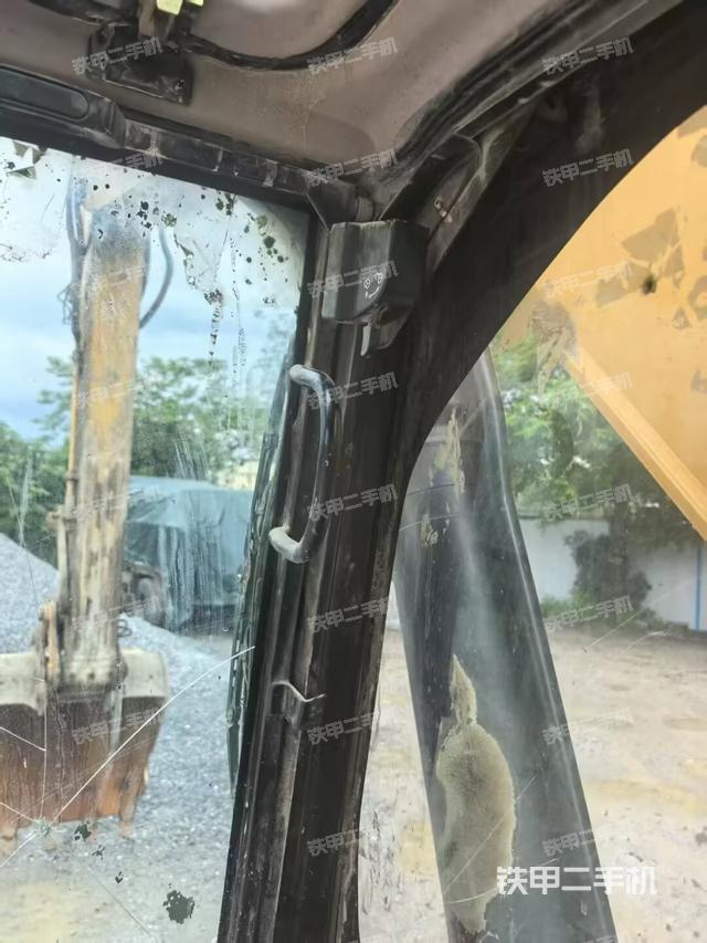 右侧玻璃角标（驾驶室部分）