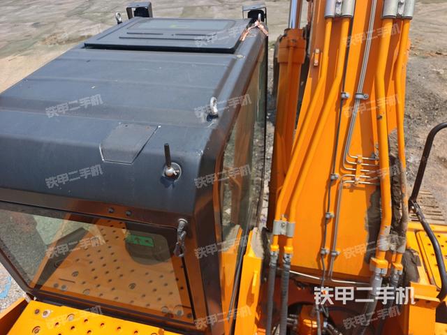 驾驶室顶部(整机外观) 驾驶室顶部(整机外观)