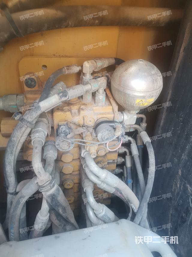 回转马达和主控阀（整机外观）